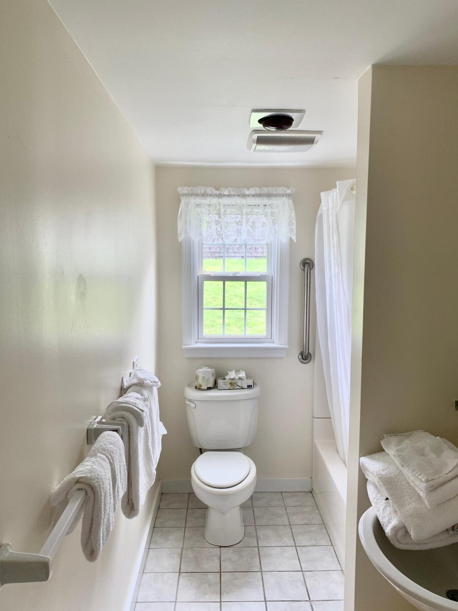Lighthouse Inn Cape Cod West Dennis Room photo